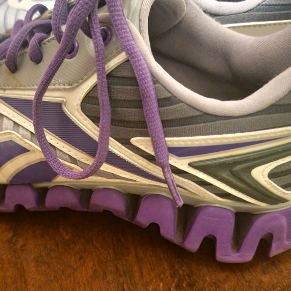 Reebok Zig Zag Running Shoes WOMANS Size 9 *rare
